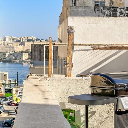 Seaview Sliema 30 Seconds To High Street & Ferry, 2X Double En-Suite Bedrooms, Modern Whole Traditional Townhouse, Kitchen, Living Area, & Roof Terrace Exterior photo