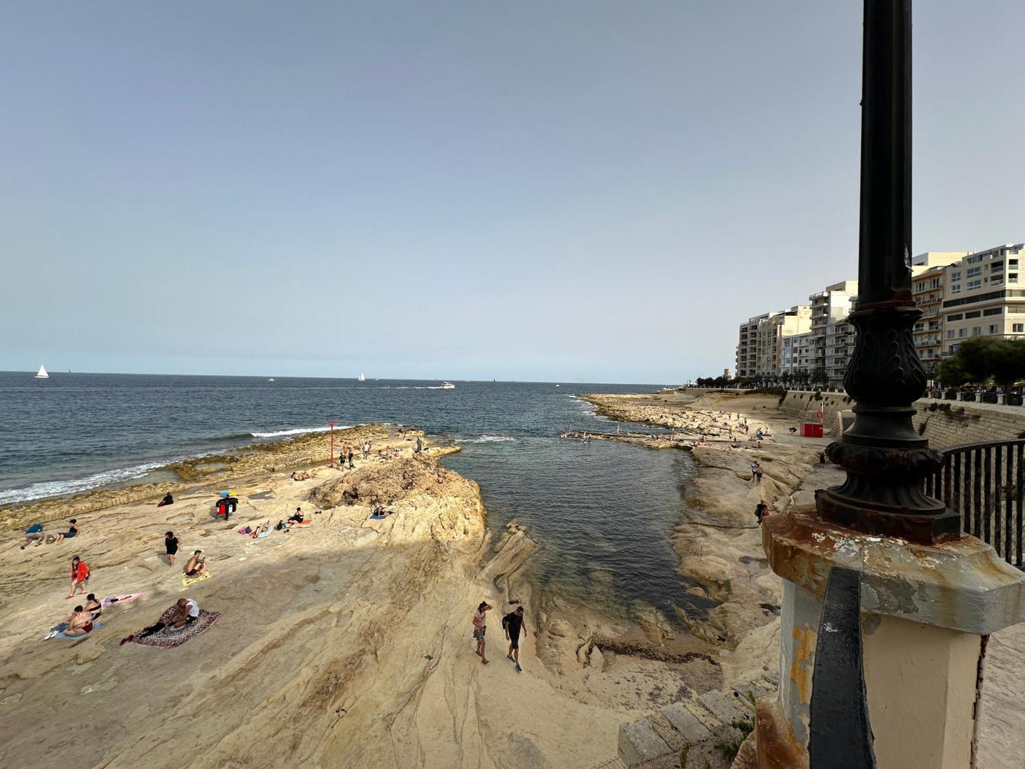 Seaview Sliema 30 Seconds To High Street & Ferry, 2X Double En-Suite Bedrooms, Modern Whole Traditional Townhouse, Kitchen, Living Area, & Roof Terrace Exterior photo