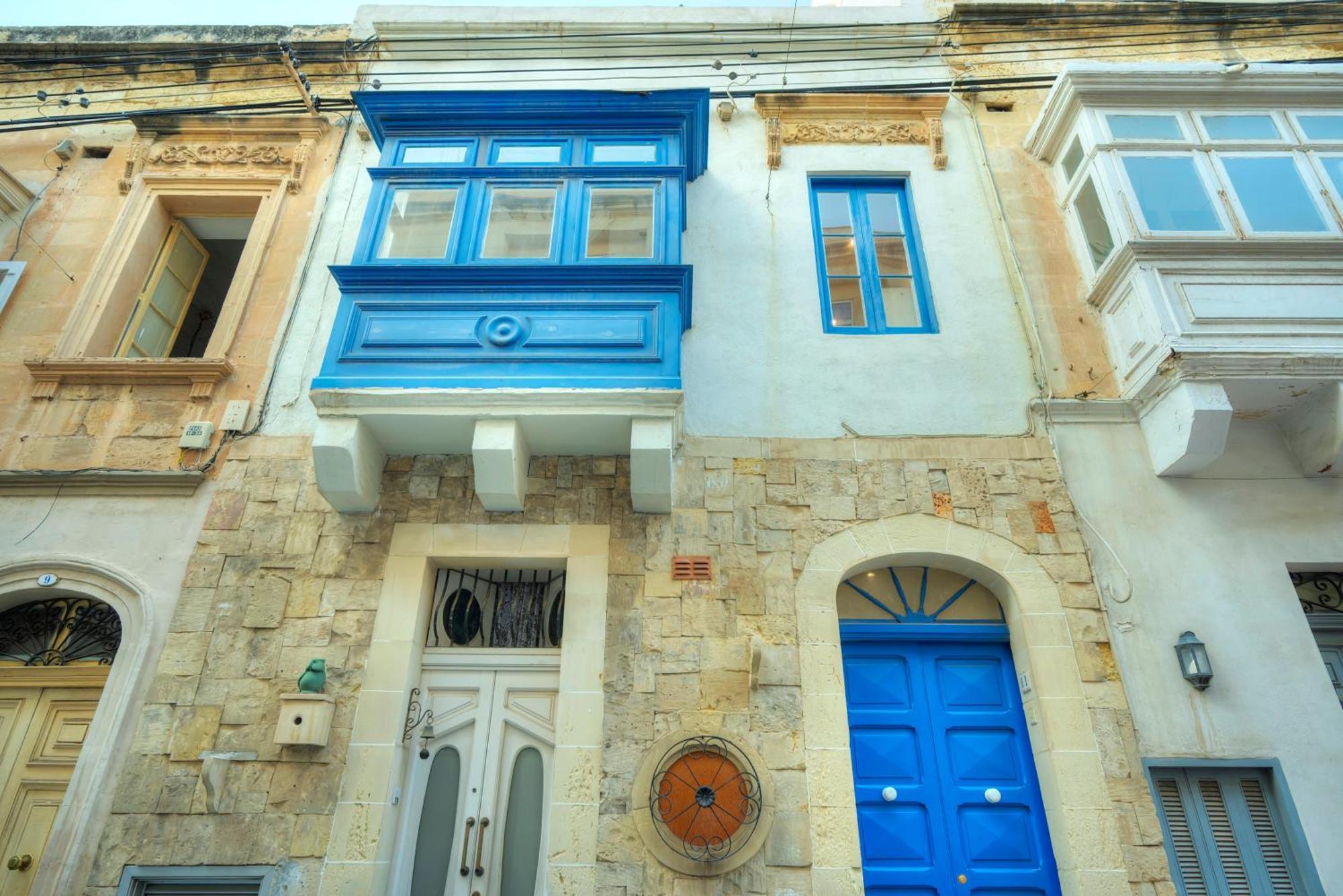 Seaview Sliema 30 Seconds To High Street & Ferry, 2X Double En-Suite Bedrooms, Modern Whole Traditional Townhouse, Kitchen, Living Area, & Roof Terrace Exterior photo