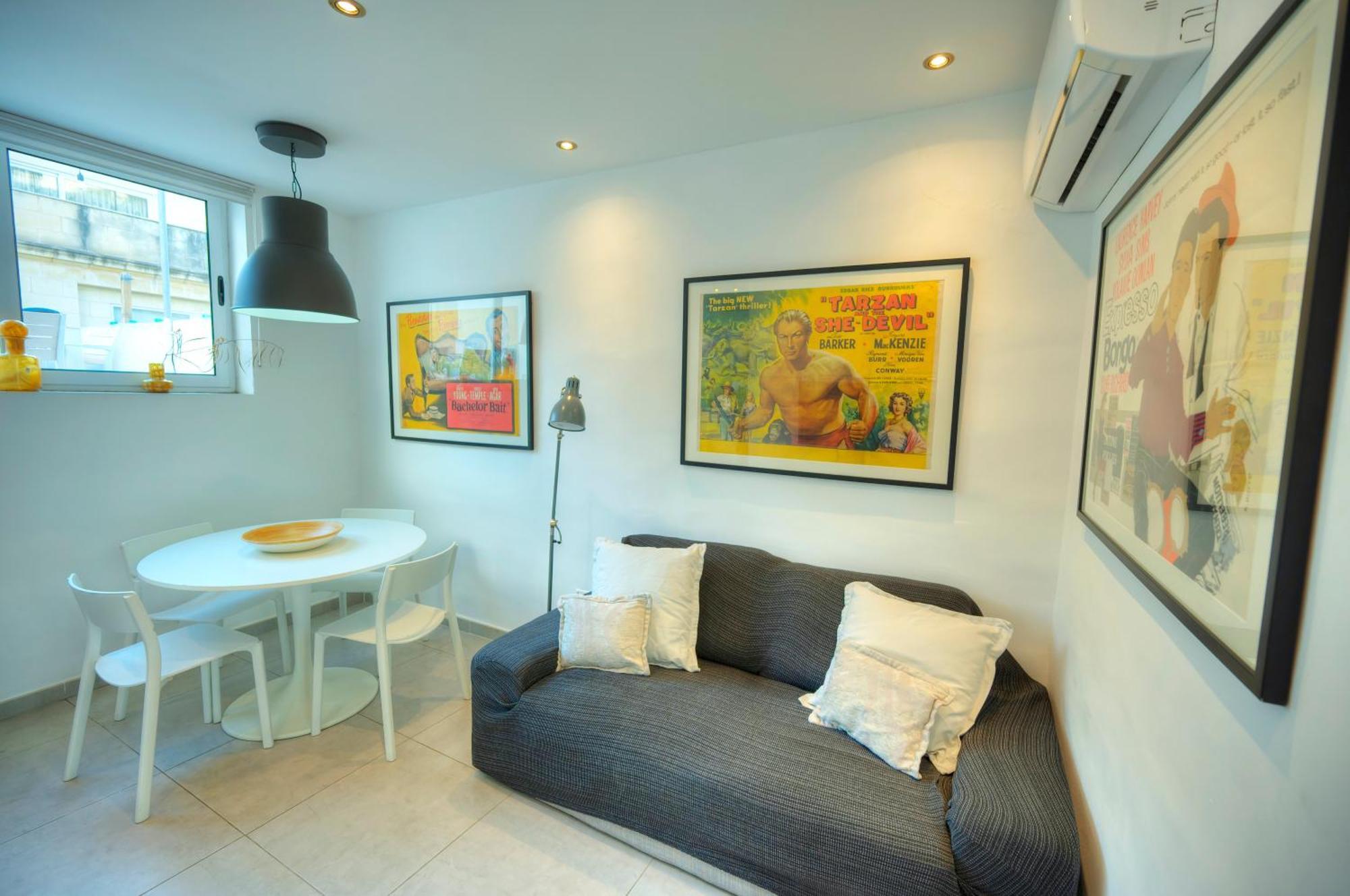 Seaview Sliema 30 Seconds To High Street & Ferry, 2X Double En-Suite Bedrooms, Modern Whole Traditional Townhouse, Kitchen, Living Area, & Roof Terrace Exterior photo