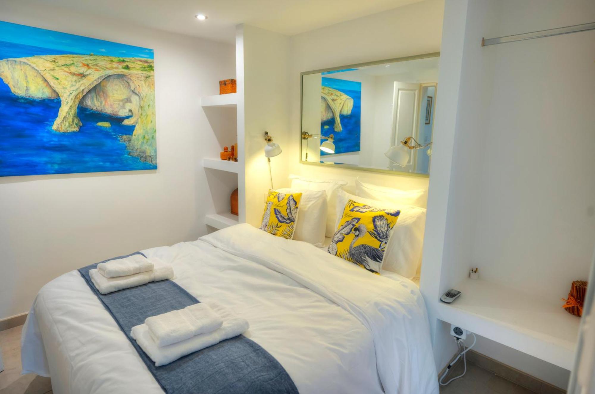 Seaview Sliema 30 Seconds To High Street & Ferry, 2X Double En-Suite Bedrooms, Modern Whole Traditional Townhouse, Kitchen, Living Area, & Roof Terrace Exterior photo
