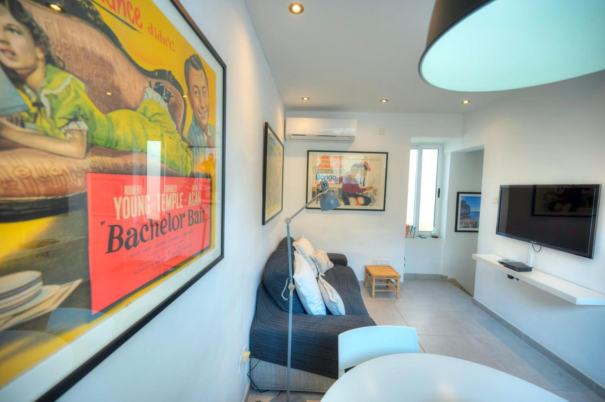Seaview Sliema 30 Seconds To High Street & Ferry, 2X Double En-Suite Bedrooms, Modern Whole Traditional Townhouse, Kitchen, Living Area, & Roof Terrace Exterior photo