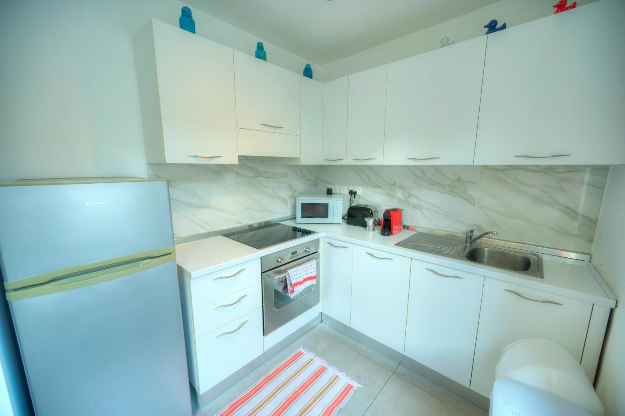 Seaview Sliema 30 Seconds To High Street & Ferry, 2X Double En-Suite Bedrooms, Modern Whole Traditional Townhouse, Kitchen, Living Area, & Roof Terrace Exterior photo