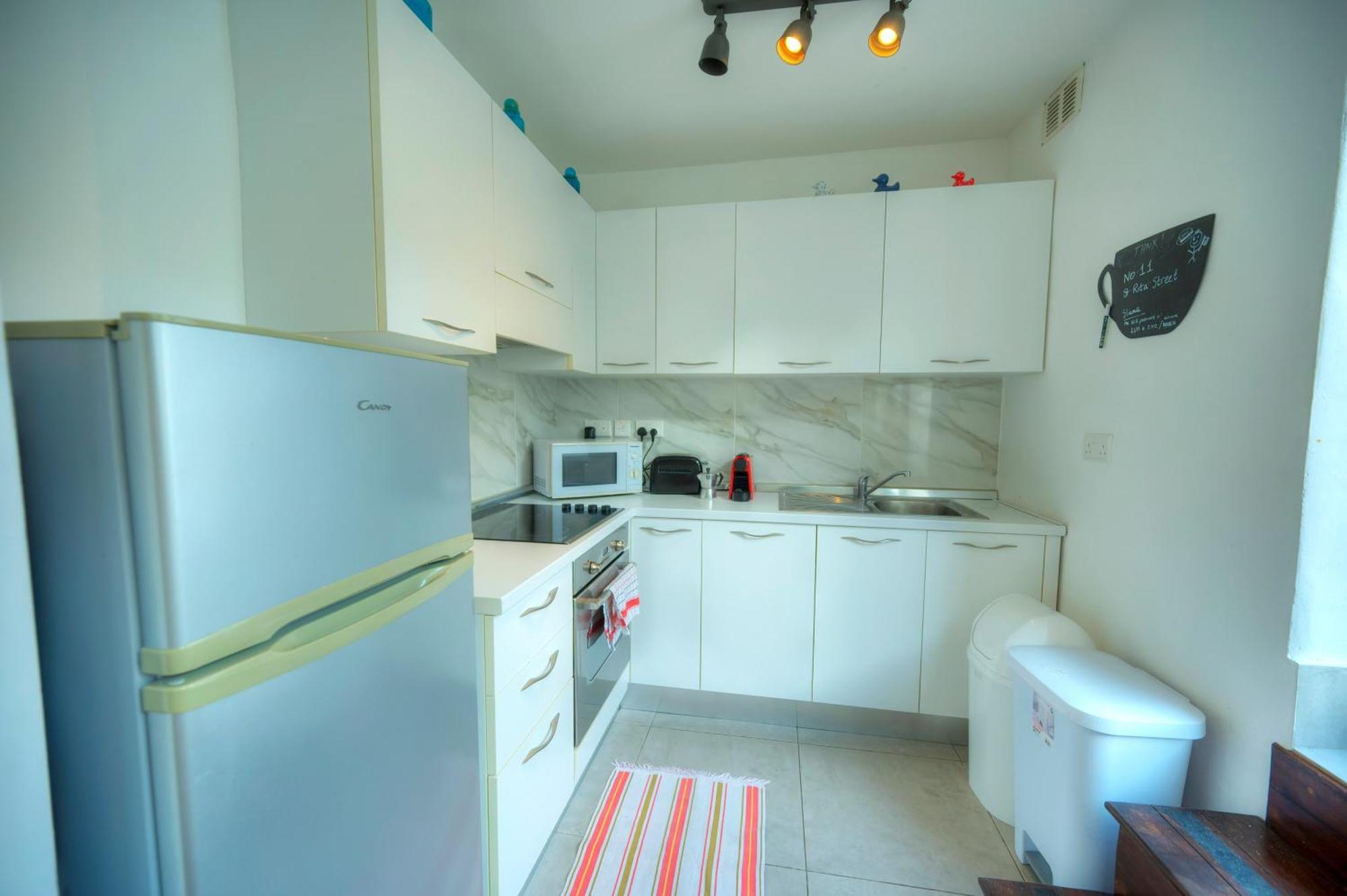 Seaview Sliema 30 Seconds To High Street & Ferry, 2X Double En-Suite Bedrooms, Modern Whole Traditional Townhouse, Kitchen, Living Area, & Roof Terrace Exterior photo